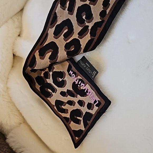 Louis Vuitton Twilly Scarf - Picture 4 of 4